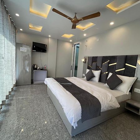 Hotel Grand Safari Kotdwāra 외부 사진