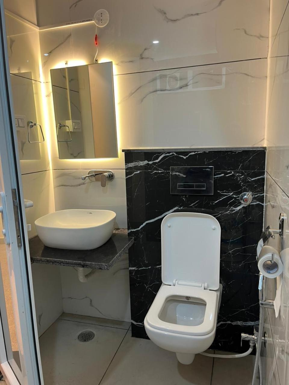 Hotel Grand Safari Kotdwāra 외부 사진