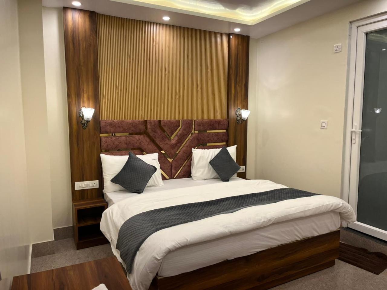 Hotel Grand Safari Kotdwāra 외부 사진