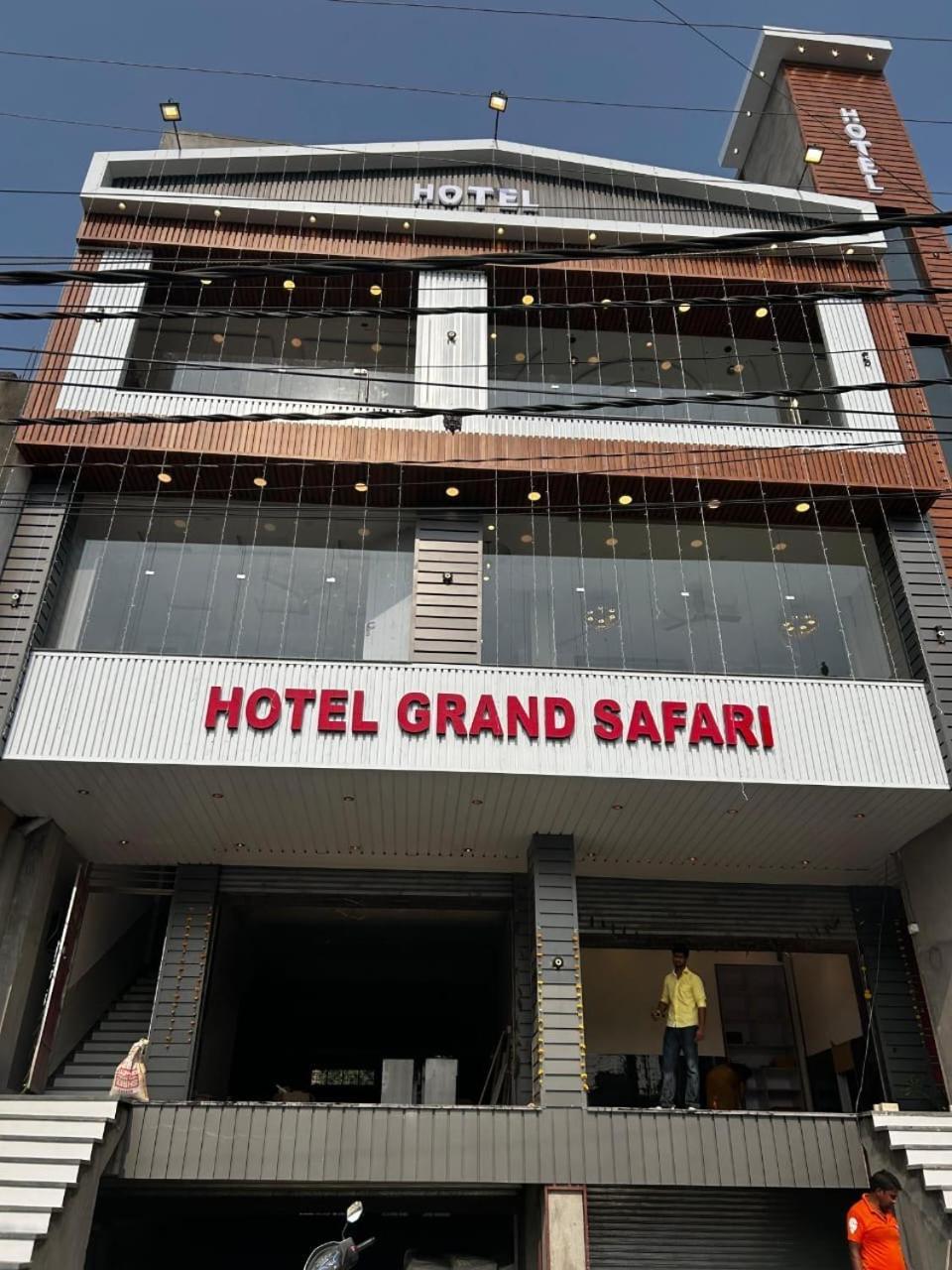 Hotel Grand Safari Kotdwāra 외부 사진