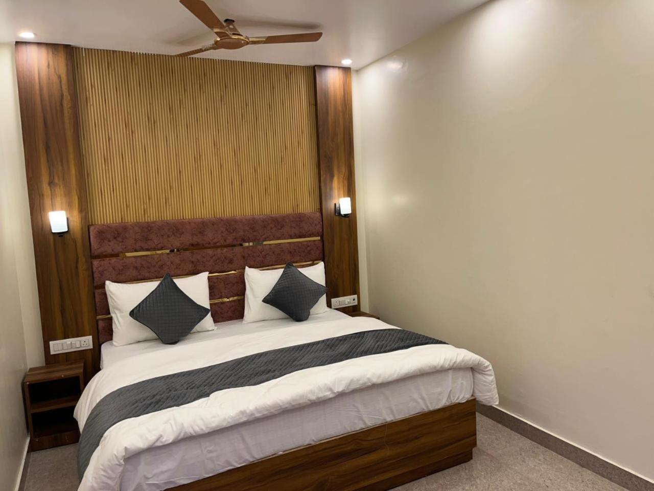 Hotel Grand Safari Kotdwāra 외부 사진
