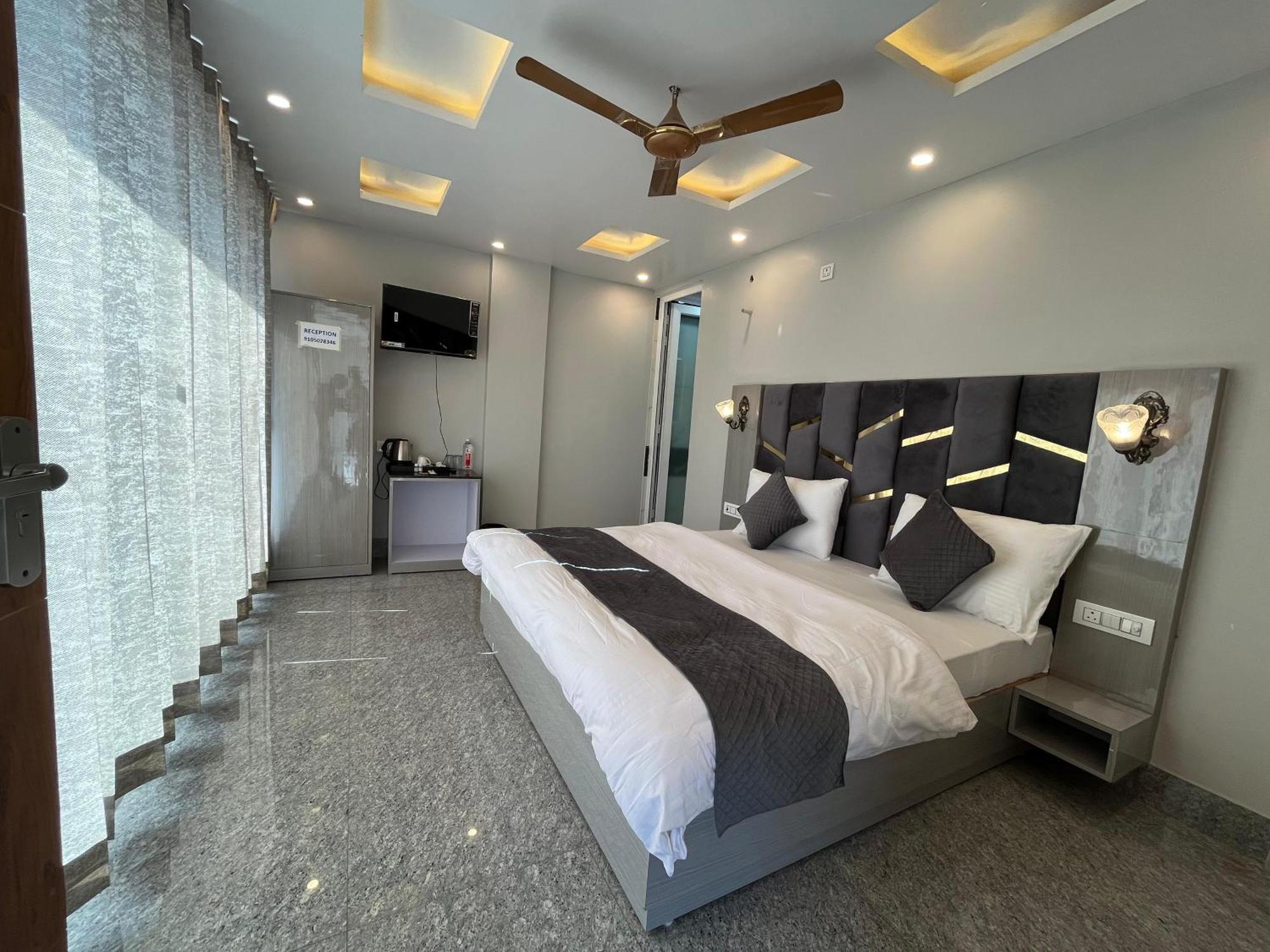 Hotel Grand Safari Kotdwāra 외부 사진