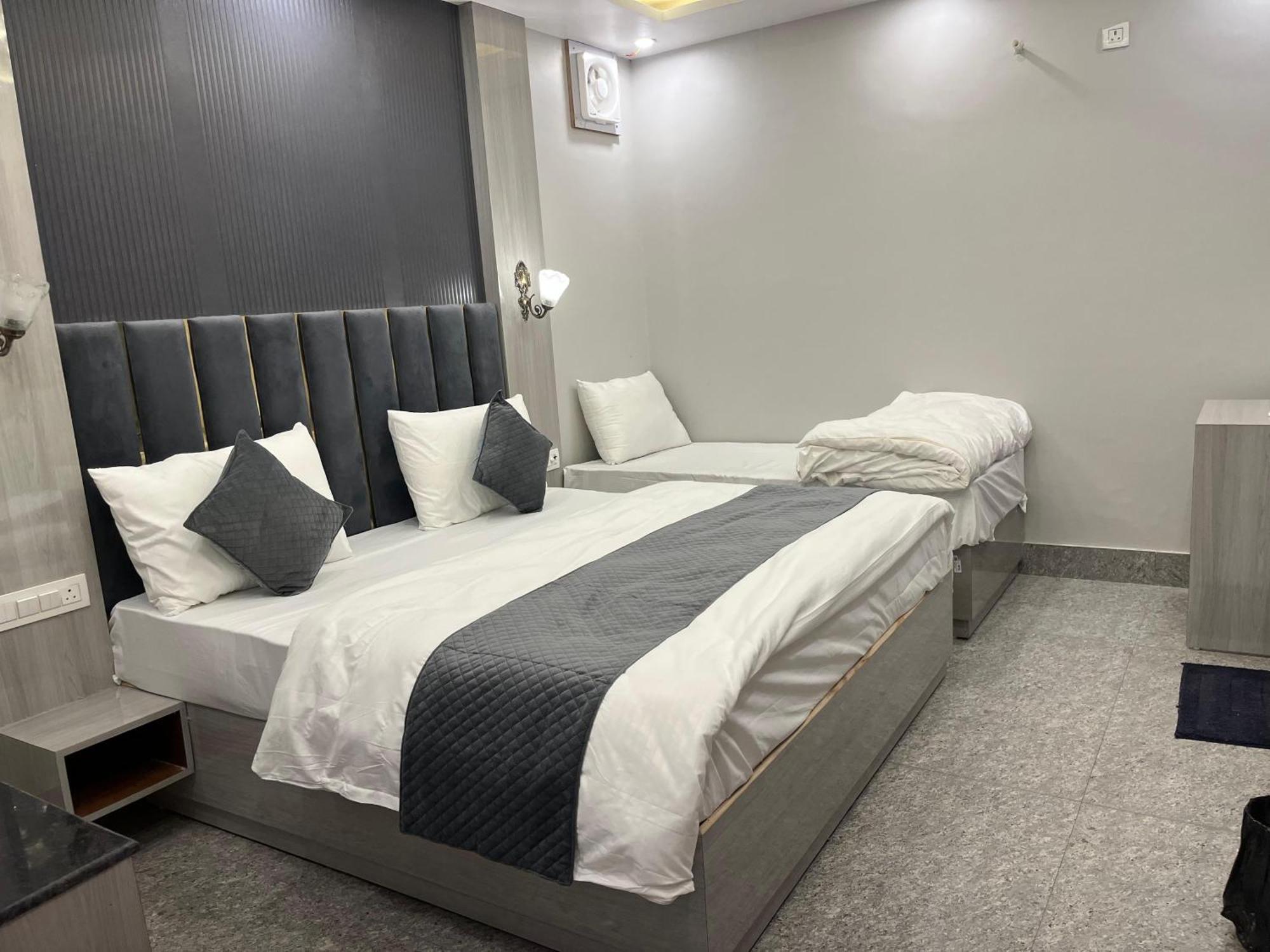 Hotel Grand Safari Kotdwāra 외부 사진