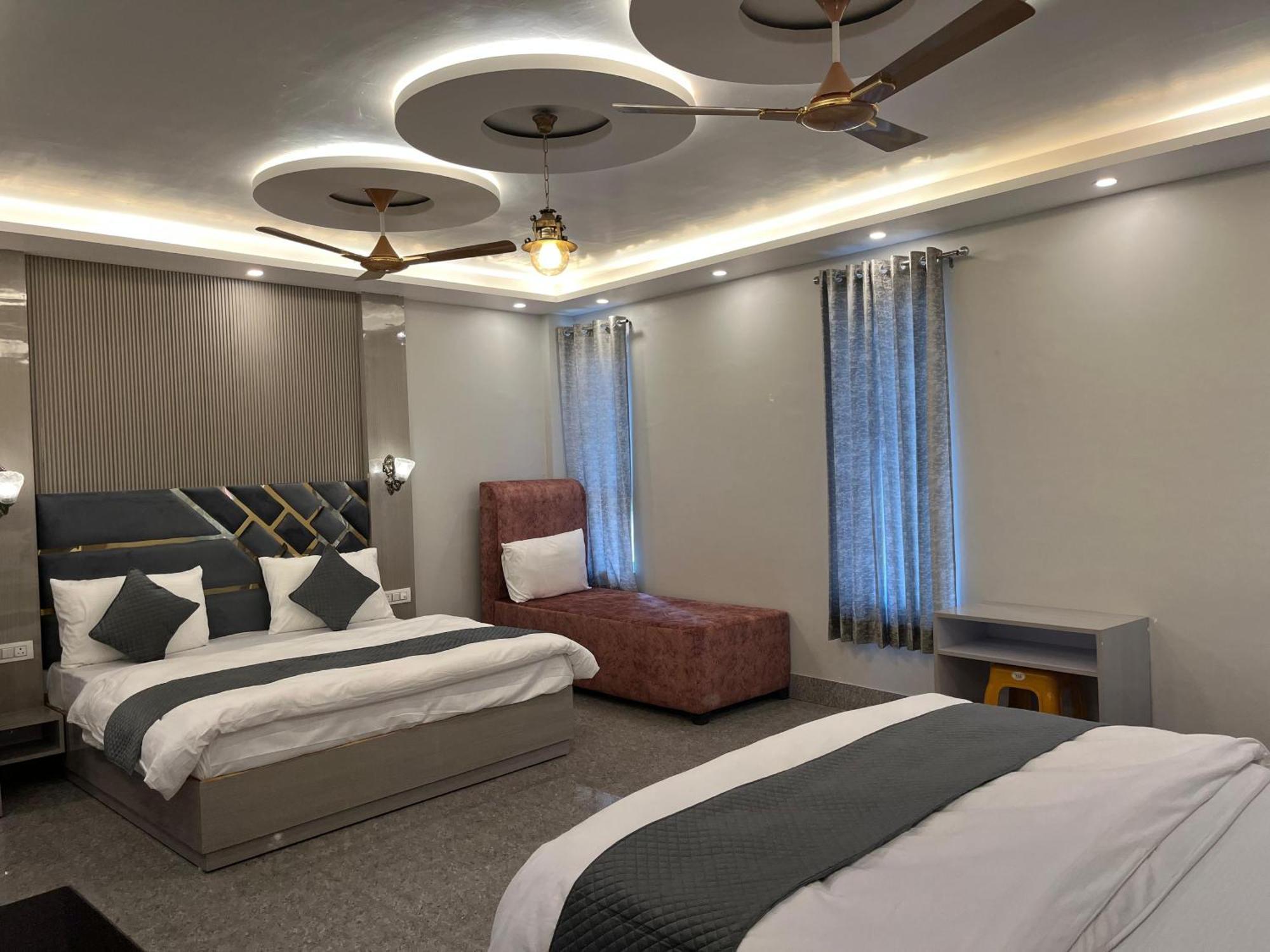 Hotel Grand Safari Kotdwāra 외부 사진