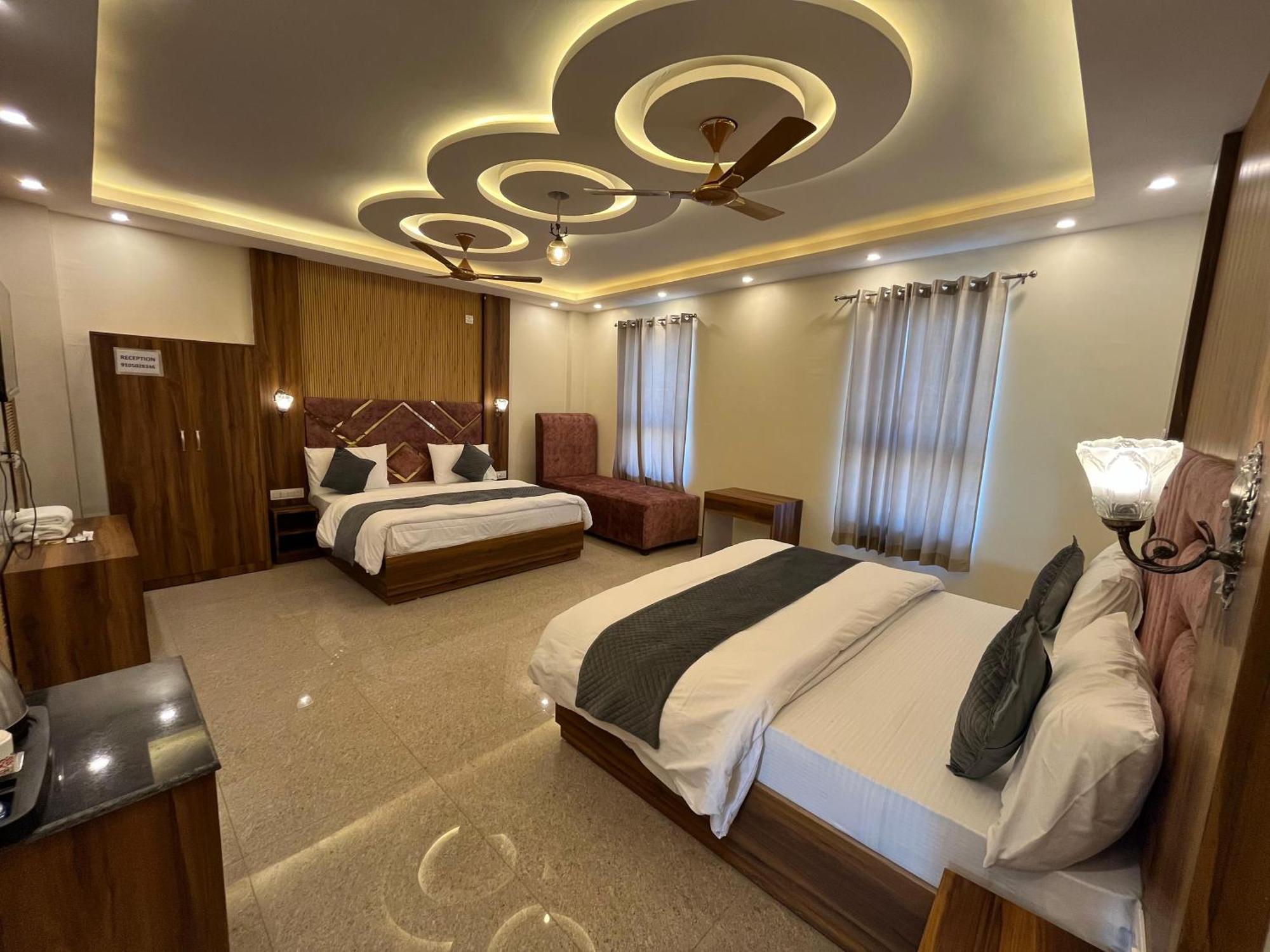 Hotel Grand Safari Kotdwāra 외부 사진