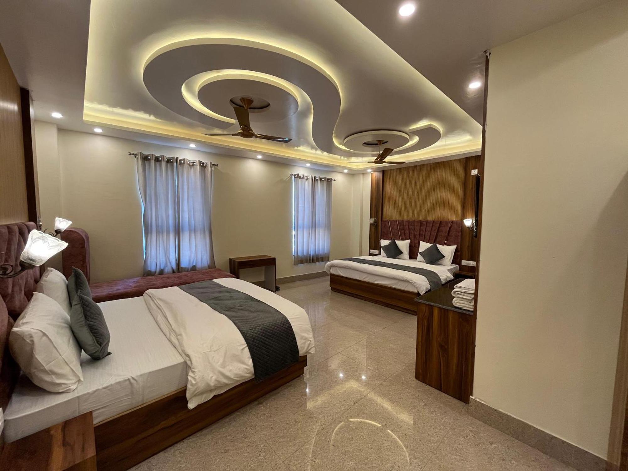 Hotel Grand Safari Kotdwāra 외부 사진